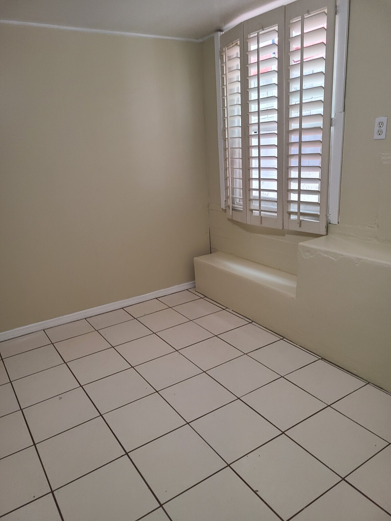 Building Photo - 5831 Adelaide Ave