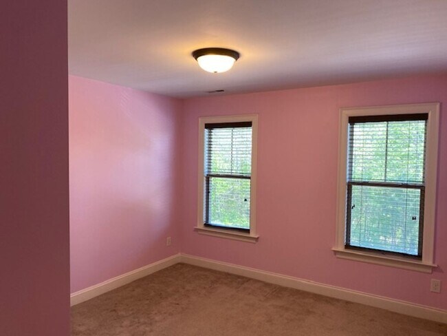 Building Photo - 1352 Legendary Ln