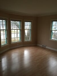 Building Photo - Gorgeous 3 Bedroom 1 Bathroom Home in St. Paul!