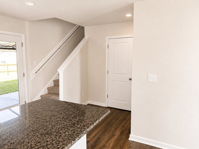 Building Photo - 144 Hornet Dr