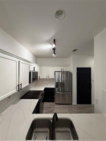 Building Photo - 2743 Hyde Park Dr