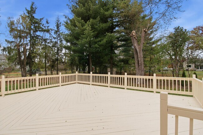 Building Photo - 32901 Blossom Ct