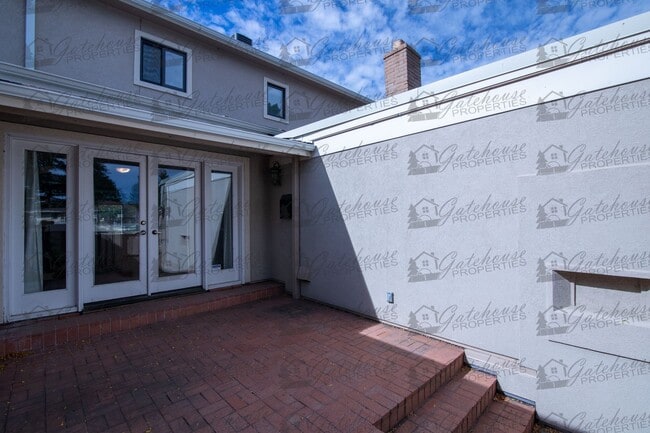 Building Photo - 3342 S Oneida Way