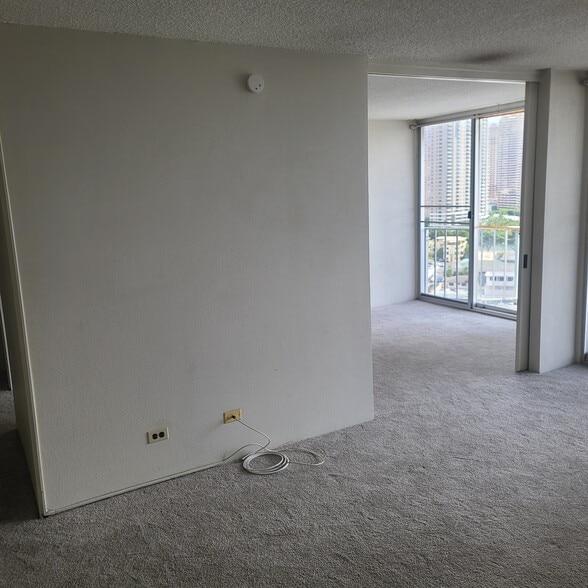 Building Photo - 1617 Kapiolani Blvd