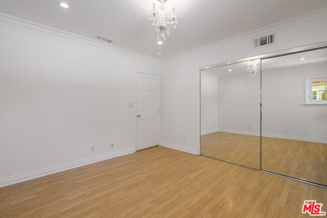 Building Photo - 8760 White Oak Ave