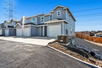 Building Photo - Converse Ridge