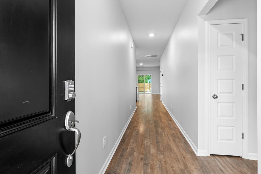 Building Photo - 301 Firewheel Ct