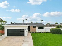 Building Photo - 3910 Anastasia St