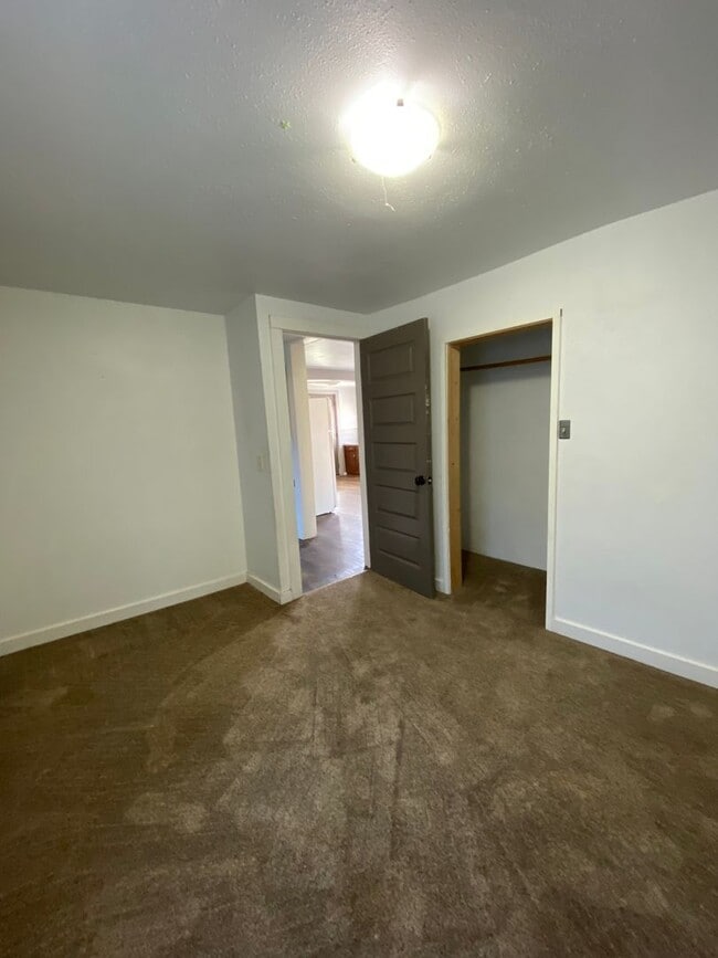 Building Photo - 1008 Lake Ave