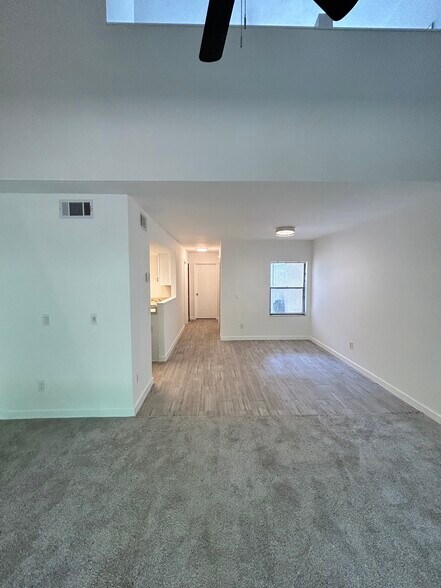 Primary Photo - 7200 SW 8th Ave