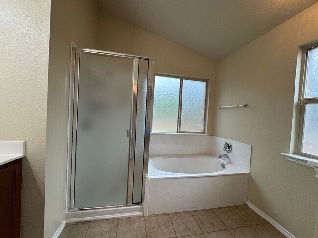 Building Photo - 6908 Golden Oak Ln