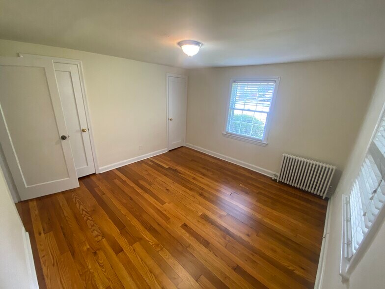 Building Photo - 621 Greenbrook Rd