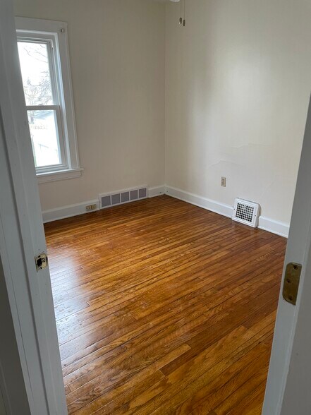 Room 2 - 1331 Nelson St