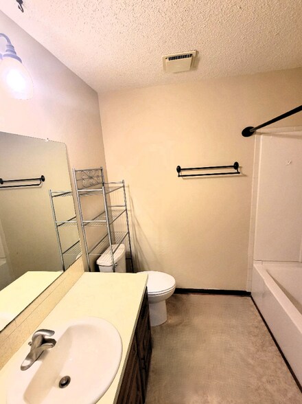 Building Photo - 1709 N Brunswick Ln