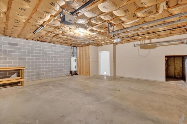 Building Photo - 227 Valley Crest Dr