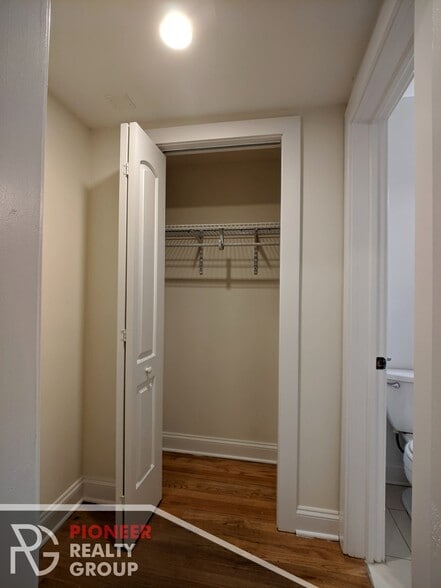 Building Photo - 4036 N Ashland Ave