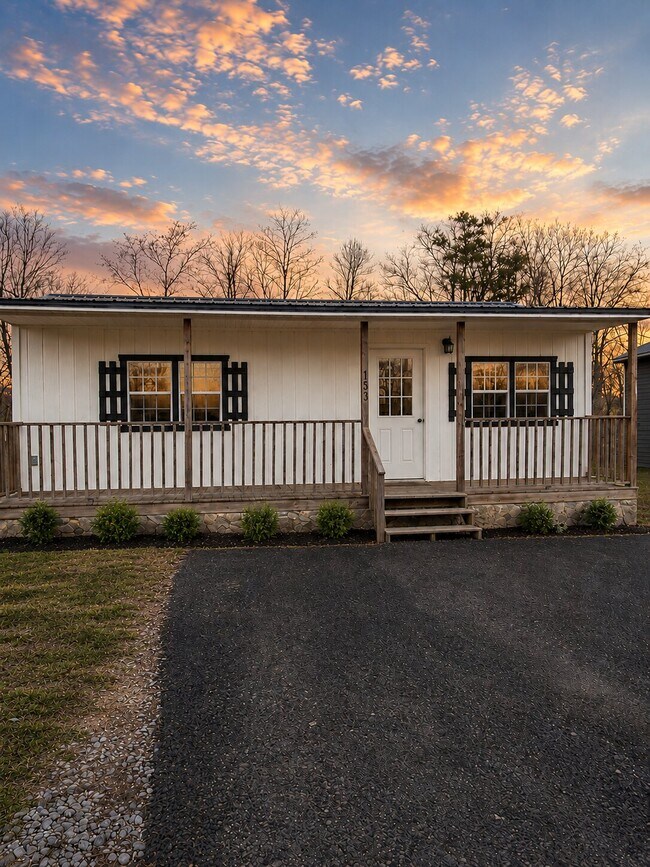Building Photo - 153 Redbud Trl