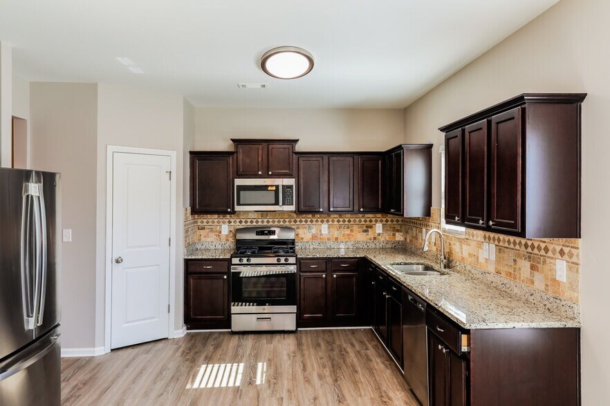 Building Photo - 422 Renown Ct