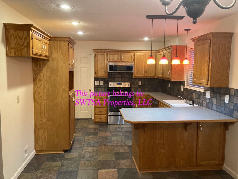 Kitchen - 417 Jeb St