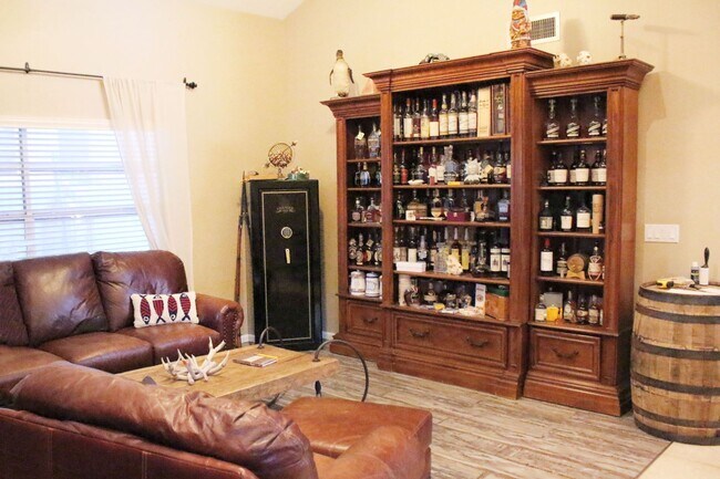 Building Photo - Mesa Gem with Pool for Rent!