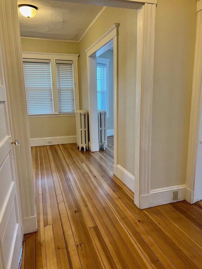 Building Photo - 200 Larch Rd