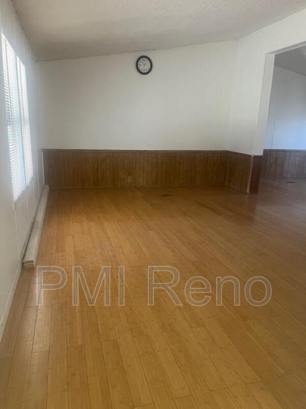 Building Photo - 5580 Paullo Ln