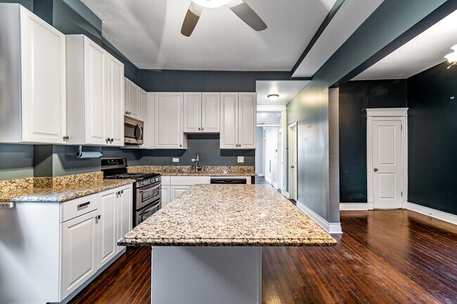 Building Photo - 2042 W Cullerton St