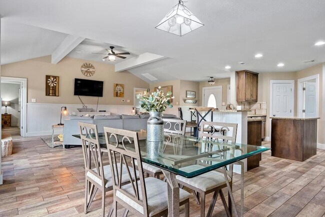 Building Photo - 801 John Knox Rd