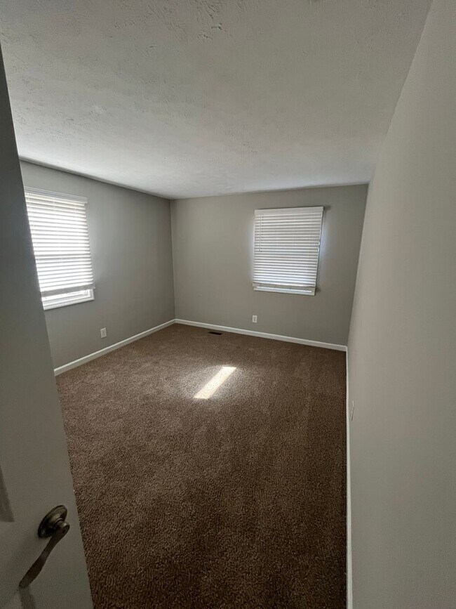 Building Photo - Well-Appointed East-Side Home with Exceptional Living Space in Sycamore Knolls