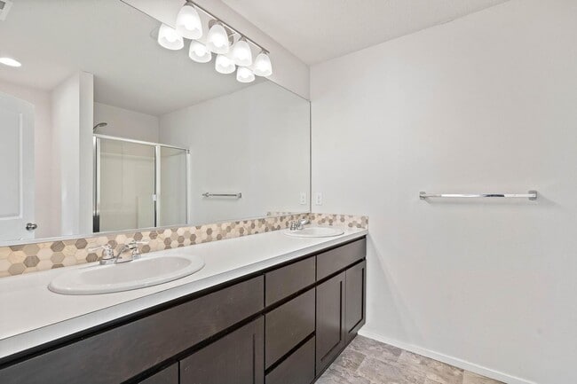 Building Photo - $1K move-in special! Sparkling clean newer 4-bdrm/3.5-bath townhome—2-car garage, near Forest Park