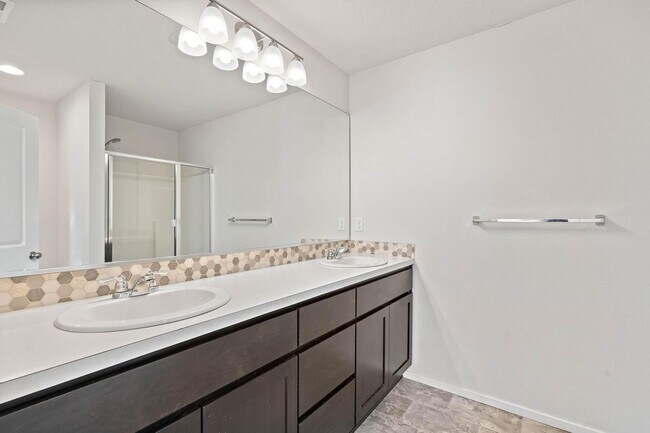 Building Photo - Sparkling clean newer 4-bdrm/3.5-bath townhome near Forest Park. 2-car garage, $500 move-in special