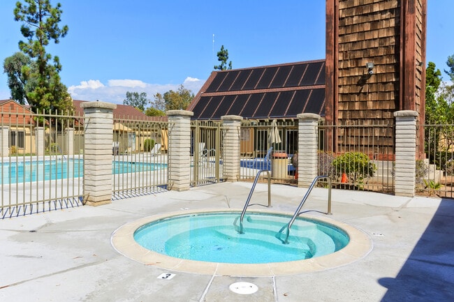 Building Photo - 3 Bedroom, 2 Bath 1374sf Detached condo in Mesa Village 92126.