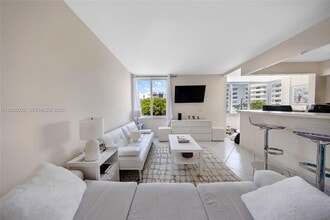 Building Photo - 250 180th Dr
