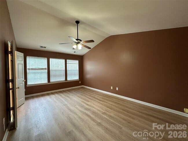 Building Photo - 6954 Beverly Springs Dr