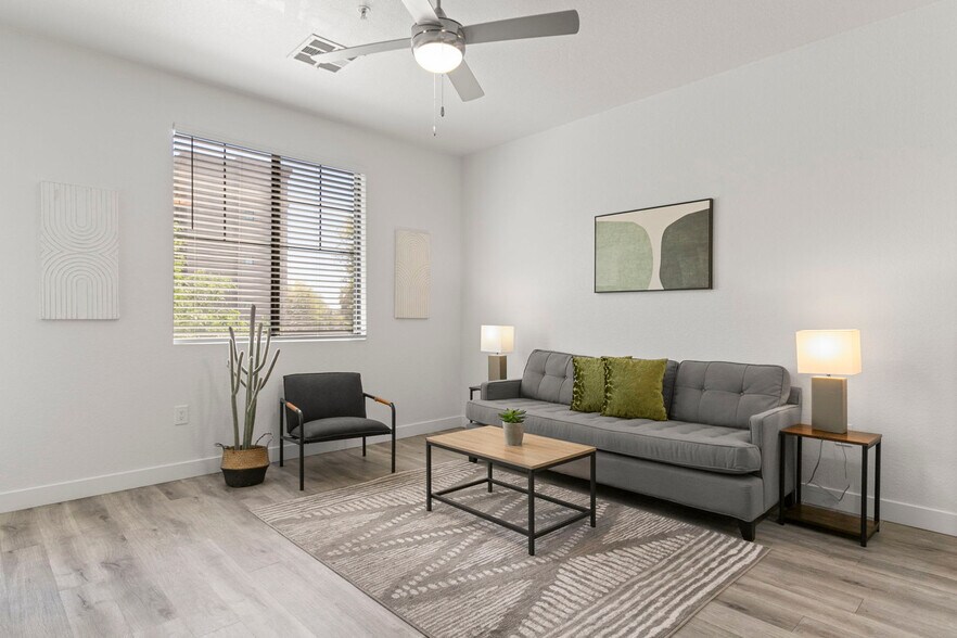 Primary Photo - 9450 W Cabela Dr