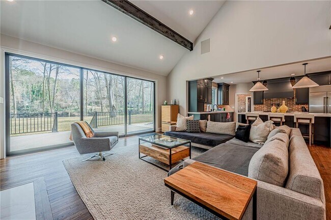 Building Photo - 4562 Columns Dr SE