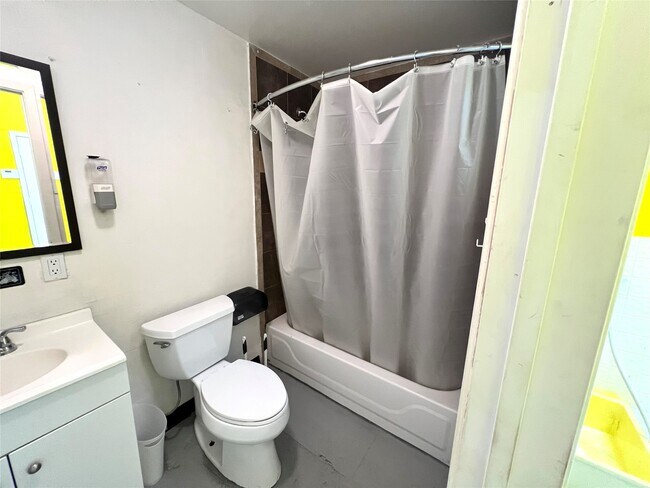 Building Photo - 1310 Nance St