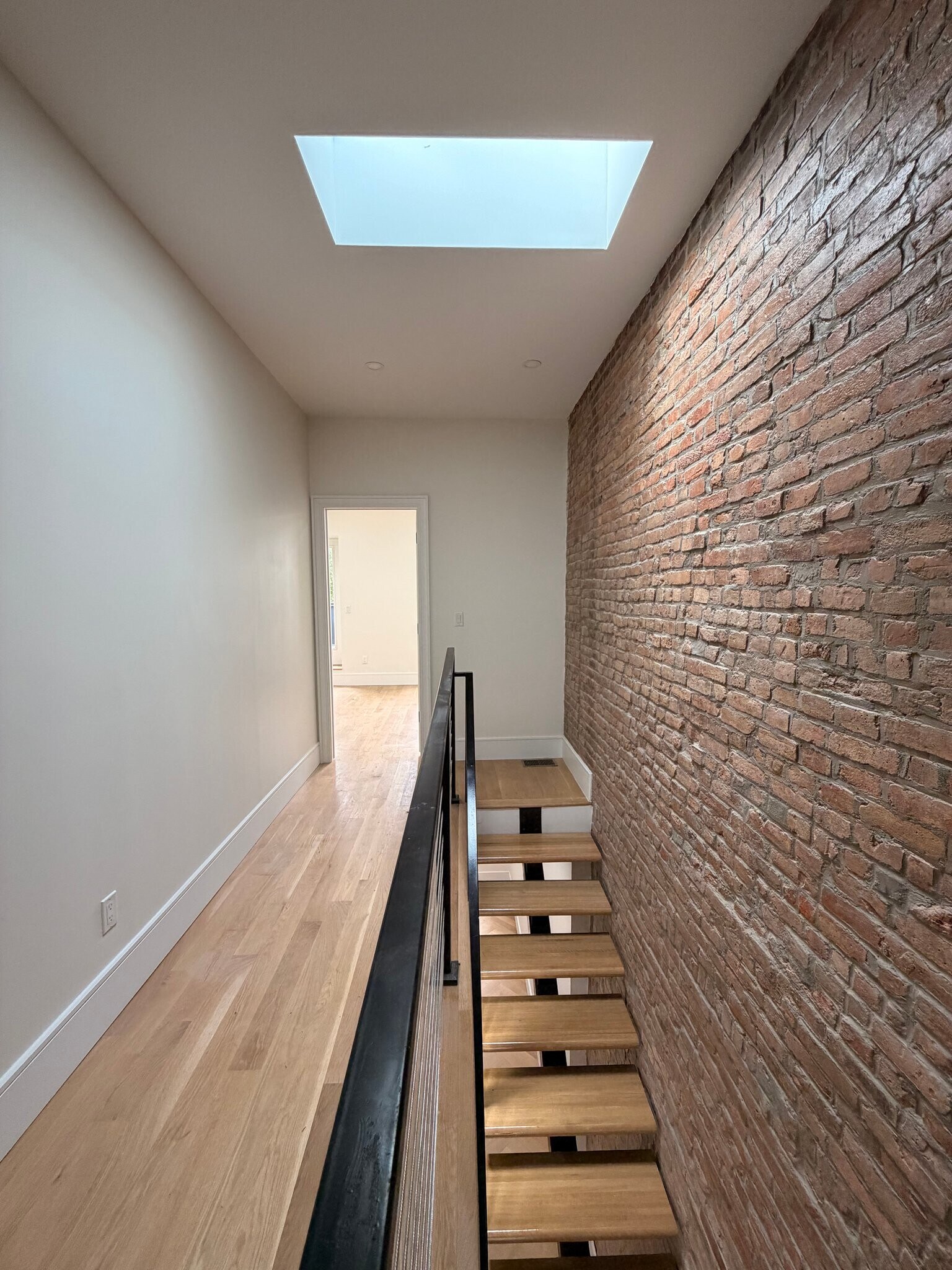 Building Photo - 77A Somers St