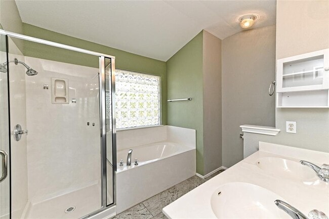 Building Photo - 1227 Cardigan St