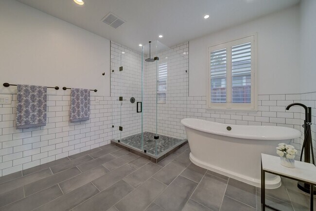 Building Photo - Modern Elegance in the Heart of North Napa