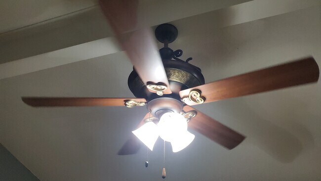 Building Photo - 1 Pine Way Ct