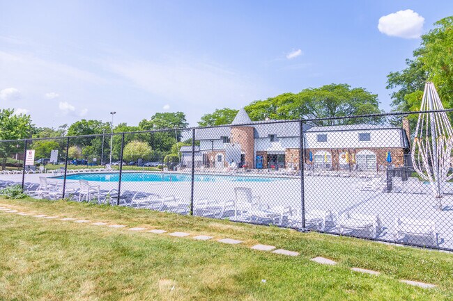 Building Photo - 9480 Bay Colony Dr