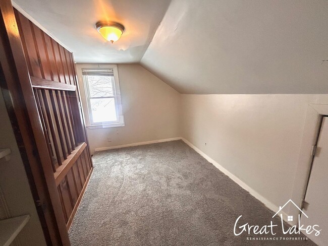 Building Photo - Cozy 3 Bedroom 1 Bathroom now available fo...