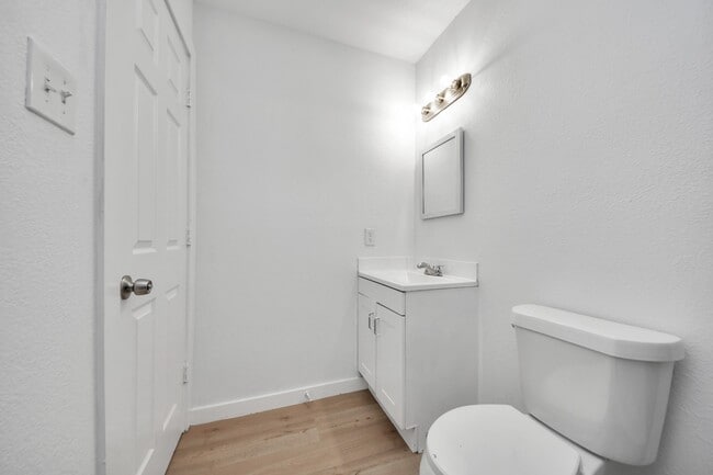 Building Photo - 209 Owens St