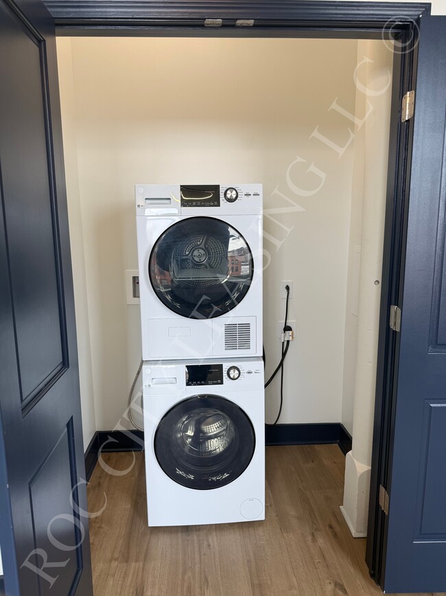 Building Photo - 151 St Paul St