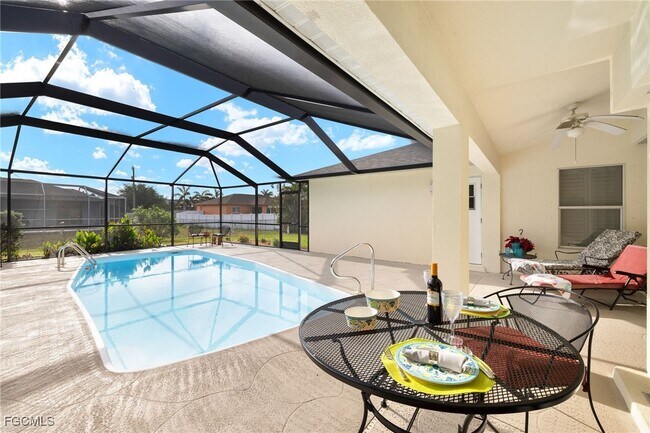 Building Photo - 2305 SW 19th Pl