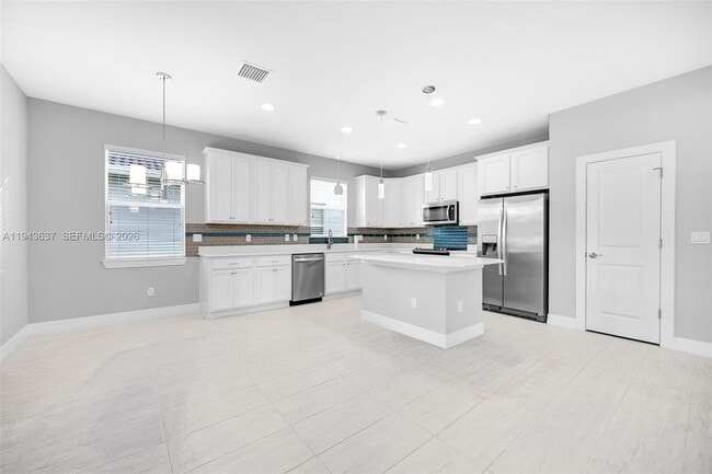 Building Photo - 964 Banyan Dr