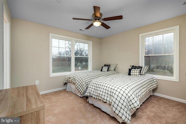 Building Photo - 1201 Regal Ln