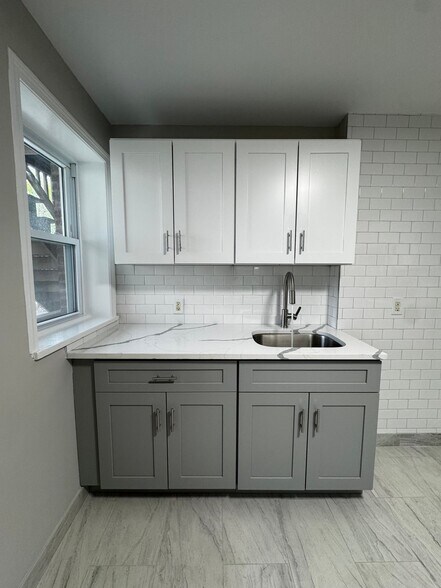 Building Photo - 45 Cowles St