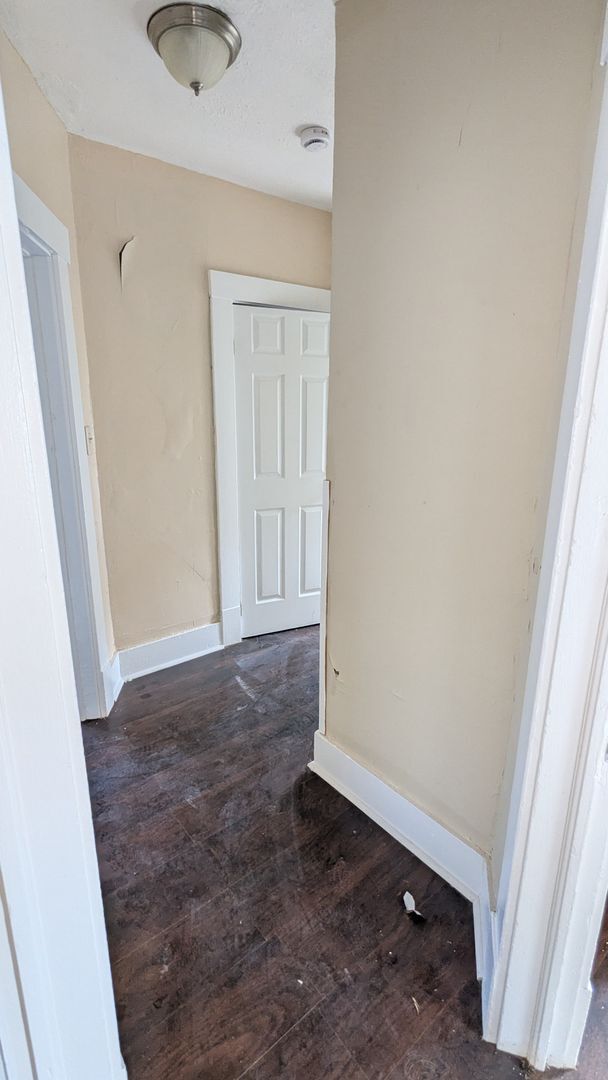Building Photo - Discover this three-bedroom, one-bath home in Cleveland